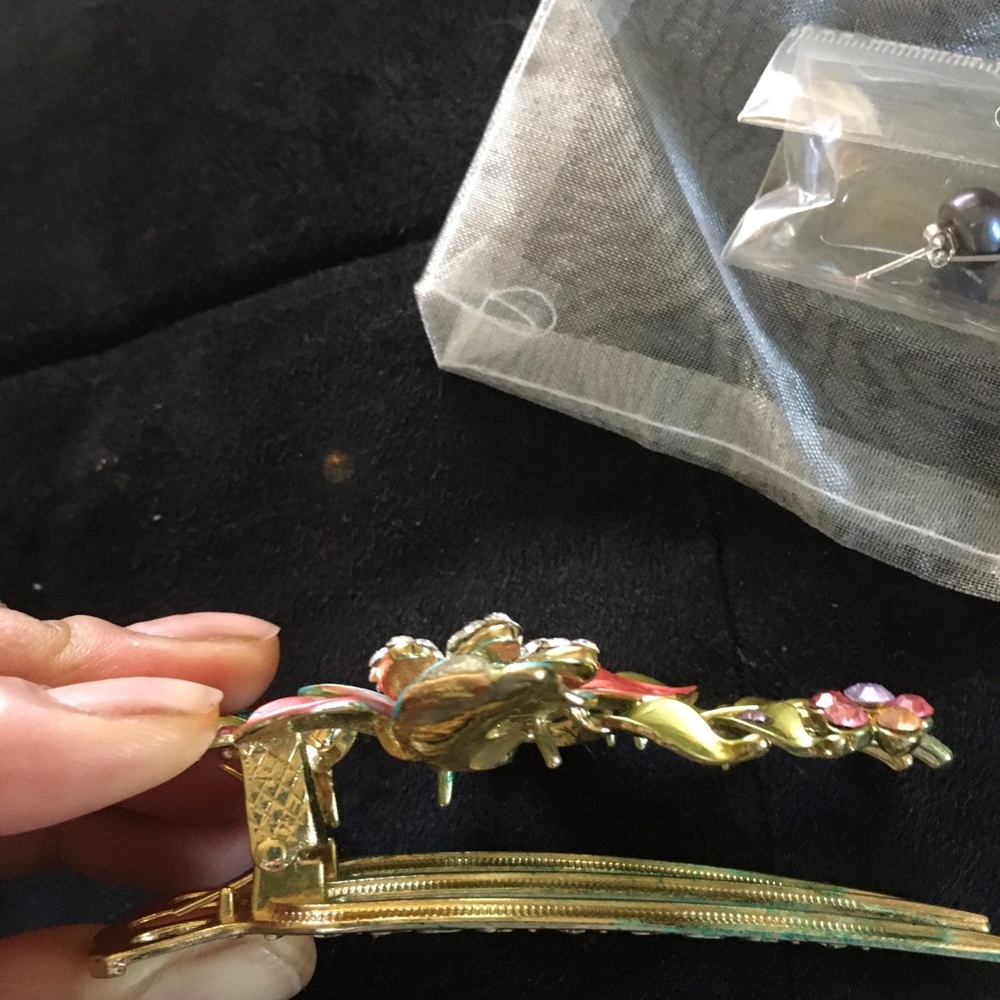 Barette and earrings - Picture 3 of 4